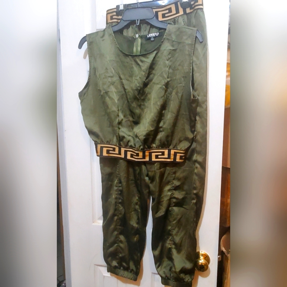 Date night outfit. Green and gold